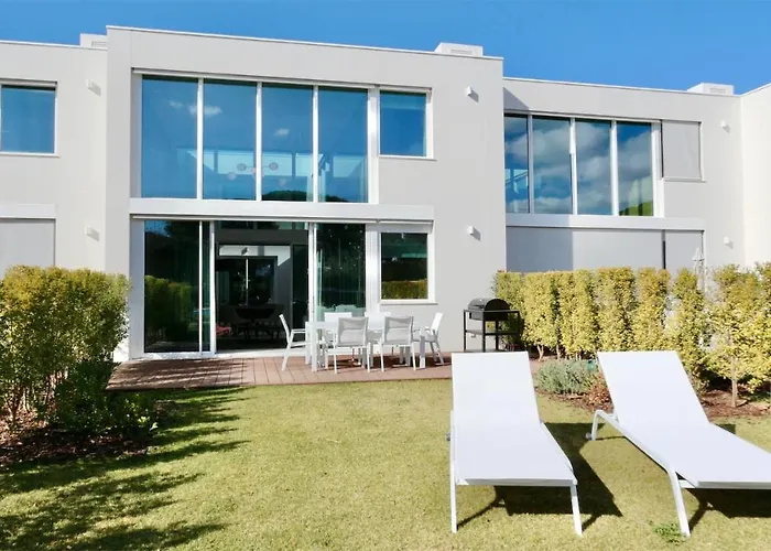 Villa Leonor - Clever Details , Vilamoura, Sleeps 6, Luxury, Walking Distance *